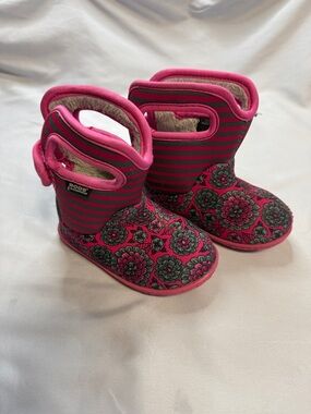 Bogs - Neoprene toddler/kids boots.  Size 7